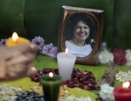 La hija de la ambientalista hondureña asesinada Berta Cáceres pide justicia